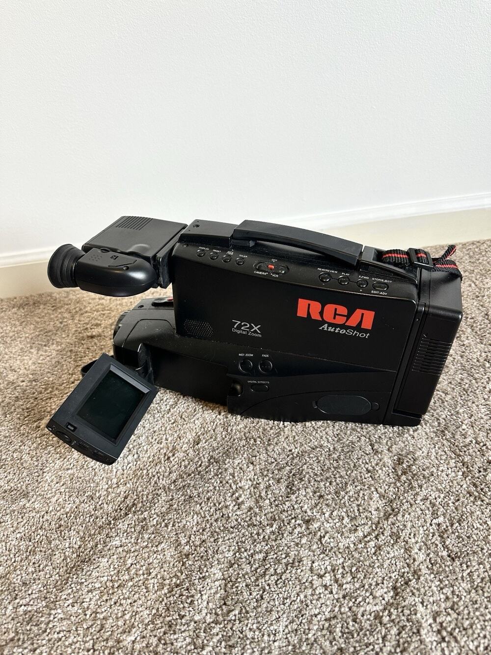 Vintage RCA CC4252 Auto Shot 72X Zoom VHS Camcorder NOT TESTED